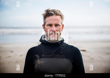 Portrait of a permanent surfer beach Banque D'Images