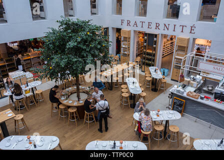 Paris, France, vue aérienne, les gens à l'intérieur de la cuisine italienne, Cour, magasin et restaurant BIstro dans le Marais, Eataly Banque D'Images