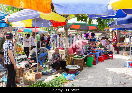 Marché de l'épicerie en plein air, Bac Ha, province de Lao Cai, Vietnam, Asie, Banque D'Images