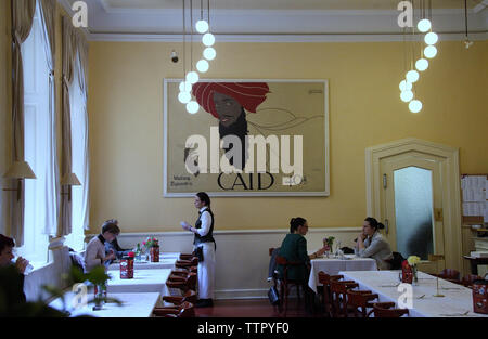 Coin des clients au Café Louvre à Prague Banque D'Images