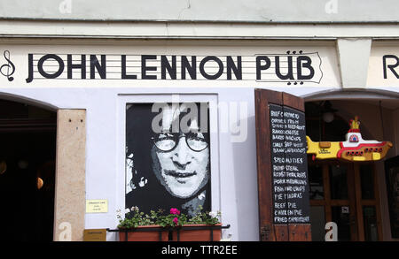 Pub de John Lennon à Prague Banque D'Images