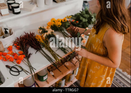 Portrait de ce fleuriste bouquet flower shop Banque D'Images