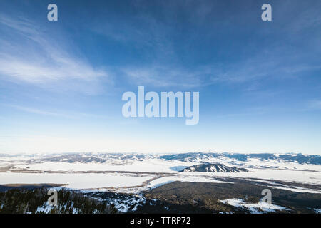 Ouvrir le ciel bleu au-dessus de la vallée de Jackson Hole en hiver Banque D'Images