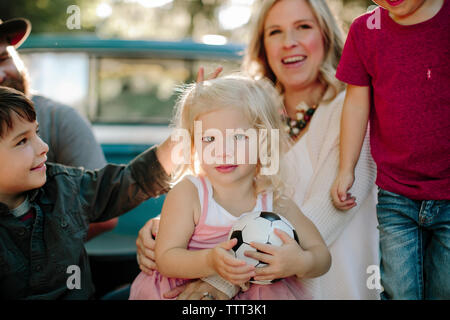 Portrait of Girl with family enjoying in forest Banque D'Images