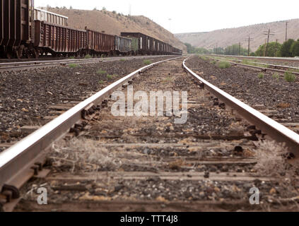 High angle view of railroad tracks against sky Banque D'Images