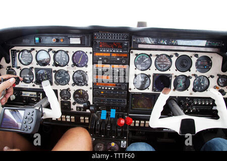 EXUMA, Bahamas. Intérieur de prop avion survolant à l'Exuma Islands. Banque D'Images