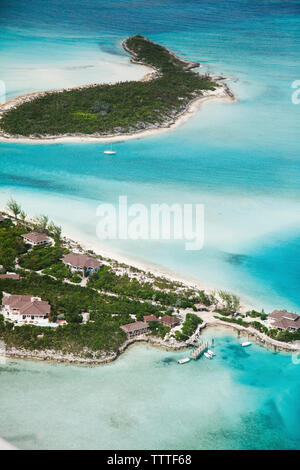 EXUMA, Bahamas. Une vue de pintade Cay de l'avion. Banque D'Images