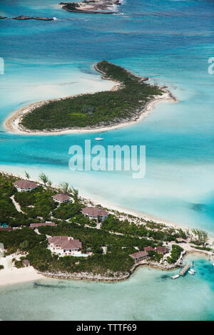 EXUMA, Bahamas. Une vue de pintade Cay de l'avion. Banque D'Images