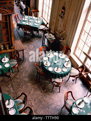 Russie, Moscou, la bibliothèque salle à manger au deuxième étage du café Pouchkine. Banque D'Images