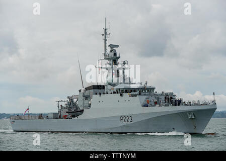 Le nouveau navire de patrouille au large des côtes de la Royal Navy HMS Medway (P223) arrivant sur 17/6/19 à sa base port de Portsmouth, Royaume-Uni après acceptation de BAE Systems. Banque D'Images