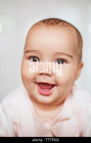 Portrait of cute baby girl against white background Banque D'Images