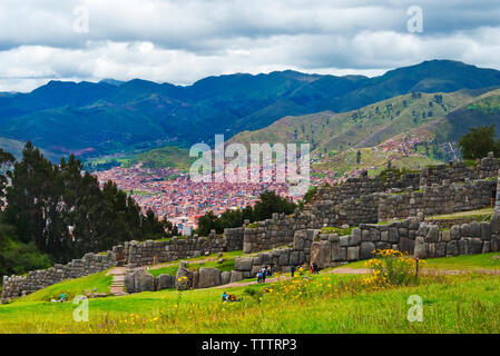 Forteresse de Sacsayhuaman ruines avec vue sur Cusco, Cusco, Pérou Banque D'Images