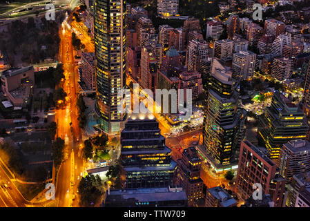 Vue aérienne du centre-ville de skyline at Dusk, Santiago, Chili Banque D'Images