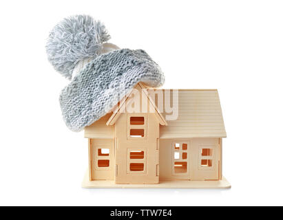 Contreplaqué - multiplex toy house avec chapeau chaud, isolated on white Banque D'Images