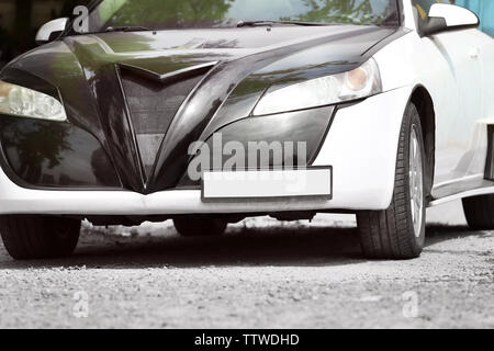 Voiture garée dans la rue Banque D'Images