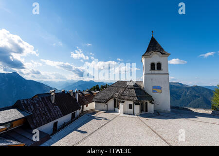 Ancien sanctuaire de Monte Santo di Lussari, lieu de pèlerinage à Alpes italiennes. La province d'Udine, Frioul-Vénétie Julienne, Italie, Europe Banque D'Images