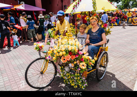 Un trishaw servant les touristes à Malacca Banque D'Images