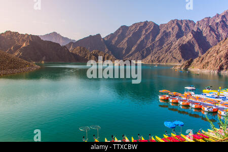 Hatta Barrage eau belle place de l'eau pour les activités d'aventure comme le kayak safari bateau vélo de l'eau célèbre attraction touristique des Emirats Arabes Unis Banque D'Images