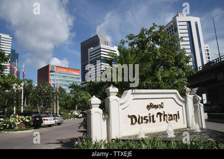 Entrée principale d'un hôtel, Hôtel Dusit Thani, Bangkok, Thaïlande Banque D'Images