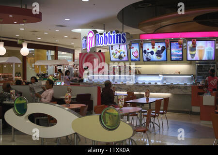 Intérieur d'un restaurant dans un centre commercial, Phuket, Thaïlande Banque D'Images