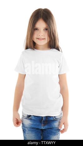 Petite fille en blanc T-shirt sur fond blanc Banque D'Images