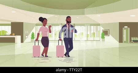 D'affaires avec une assurance couple standing at réception business man woman holding suitcase hôtel hall hall contemporain Illustration de Vecteur