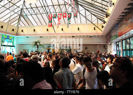 Foule dans une station de cablecar, Langkawi Island, Malaisie Banque D'Images