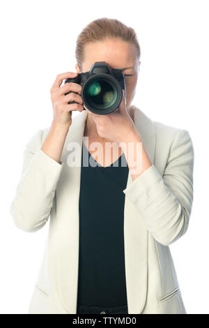 Belle jeune photographe avec appareil photo en studio professionnel Banque D'Images