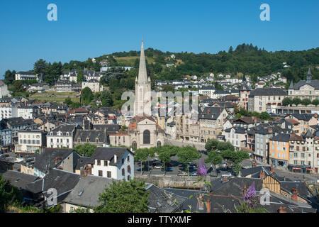 Tulle (centre-sud de la France) : aperçu de la ville centre. Au milieu, Cathédrale de Tulle (anglais : 'Cathédrale Notre-Dame de Tulle'), bâtiment regi Banque D'Images