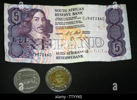 Afrique du Sud - rand 5 remarque. Rand 5 (2018) 100e anniversaire - Naissance de Nelson Mandela. 5 rand (1994-1995) Banque D'Images