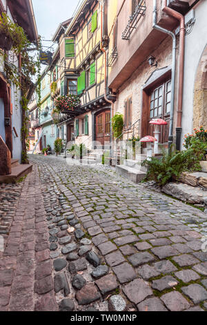 Vieille ville d'Eguisheim, Alsace, France, pittoresque lane Banque D'Images