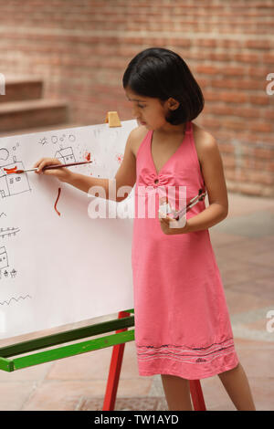 Girl painting on easel Banque D'Images