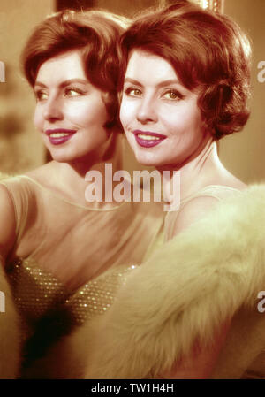 Sonja Ziemann, deutsche Schauspielerin, Sängerin und Tänzerin, Deutschland 1960 er Jahre. L'actrice allemande, chanteuse et danseuse Sonja Ziemann, l'Allemagne des années 1960. Banque D'Images