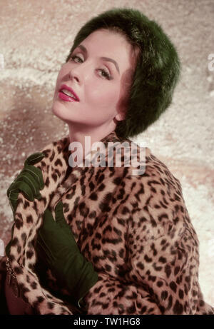 Sonja Ziemann, deutsche Schauspielerin, Sängerin und Tänzerin, Deutschland 1960 er Jahre. L'actrice allemande, chanteuse et danseuse Sonja Ziemann, l'Allemagne des années 1960. Banque D'Images