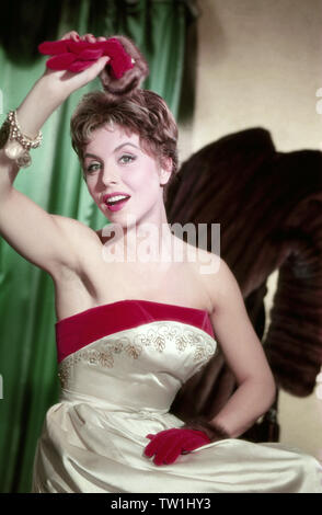 Sonja Ziemann, deutsche Schauspielerin, Sängerin und Tänzerin, Deutschland 1960 er Jahre. L'actrice allemande, chanteuse et danseuse Sonja Ziemann, l'Allemagne des années 1960. Banque D'Images