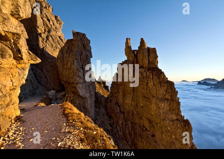 La Strada delle 52 Galerie (route de 52 tunnels) au coucher du soleil, Pasubio massif, Province de Vicenza, Vénétie, Italie, Europe. Banque D'Images