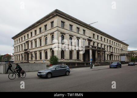 Führerbau (bâtiment du Führer) conçu par l'architecte allemand Paul Ludwig Troost et construite en 1933-1937 en tant que représentant des capacités pour Adolf Hitler, aujourd'hui l'Université de musique et des Arts (Hochschule für Musik und Theater) à Munich, Bavière, Allemagne. Banque D'Images