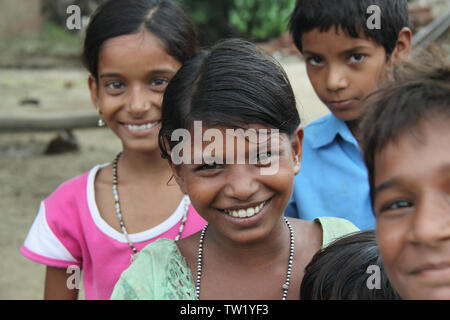 Groupe d'enfants souriant, Inde Banque D'Images