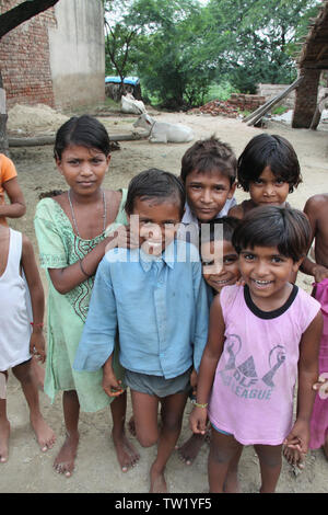 Groupe d'enfants souriant, Inde Banque D'Images