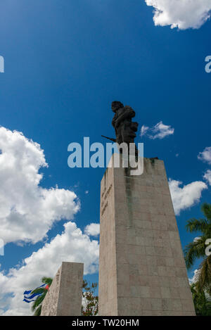 Statue en bronze d'Ernesto Che Guevara à son monument à Santa Clara, Cuba, Caraïbes Banque D'Images