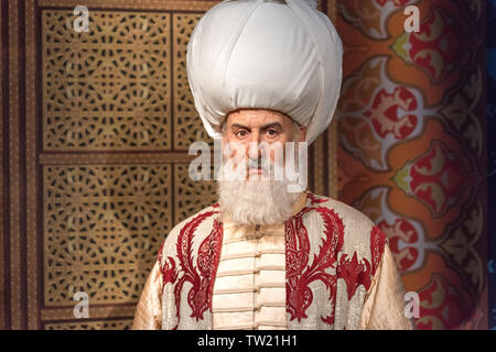 ISTANBUL, TURQUIE - 16 mars 2017 : Suleyman Kanuni (Soliman le Magnifique ) cire figure au musée Madame Tussauds à Istanbul. Banque D'Images