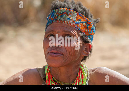 Femme Bushman plus âgée Banque D'Images