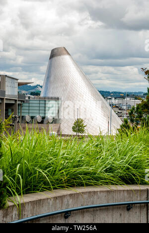 Vue de l'ensemble de l'autoroute de la Washington State History Museum au Musée du verre et le pont de Tacoma (Washington), en verre Banque D'Images