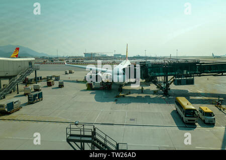 Hong Kong, Chine, 28e, Mai, 2017. L'avion sur le tarmac. Banque D'Images