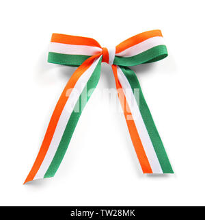 Ribbon bow en couleurs de drapeau indien sur fond blanc Banque D'Images