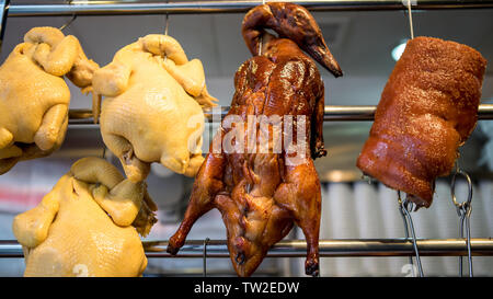 Magasin d'alimentation local traditionnel chinois à Hong Kong, Chine. La viande de porc et de canard rôti. Restaurant barbecue Asie Banque D'Images