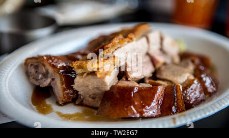 Magasin d'alimentation local traditionnel chinois à Hong Kong, Chine. La viande de porc et de canard rôti. Restaurant barbecue Asie Banque D'Images