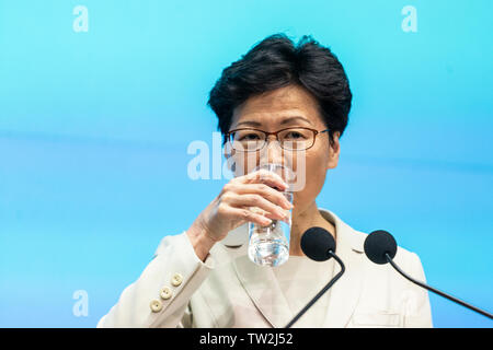 Hong Kong Chef de la carrie Lam prend la parole lors d'une conférence de presse au siège du gouvernement de Hong Kong. Carrie Lam a présenté ses excuses pour les troubles politiques suscitées par un projet de loi soutenu par Pékin qui aurait permis à l'extradition vers la Chine continentale. Banque D'Images