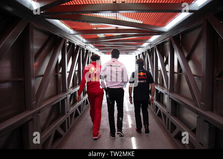 Monte Carlo / Monaco 25/05/2019 - F1's top brass - Mattia Binotto (Ferrari), Toto Wolff (Mercedes), Christian Horner (Red Bull) en direction de la fosse bien positionné en couverture Banque D'Images