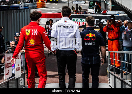 Monte Carlo / Monaco 25/05/2019 - F1's top brass - Mattia Binotto (Ferrari), Toto Wolff (Mercedes), Christian Horner (Red Bull) en direction de la fosse bien positionné en couverture Banque D'Images